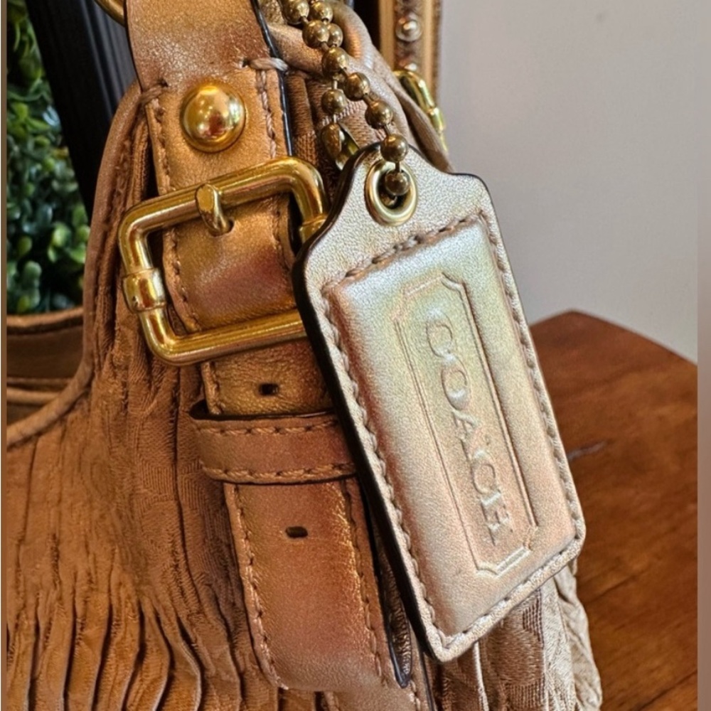 Beautiful Madison Coach bag ❤️ - Picture 5 of 8